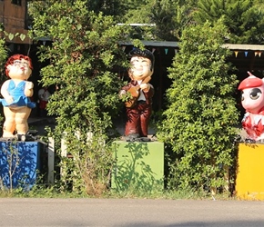 Roadside statues inc Elvis