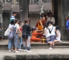 18.26.01.19 61 Monks at Angkor