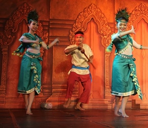 Phloy Suoy dance in Phnom Pehn