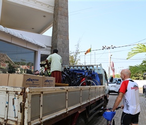 Nic helps load the bikes at Negombo for the transfer