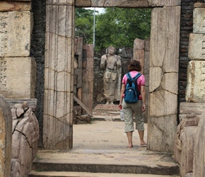 Julie enters temple in Polonnaruwa