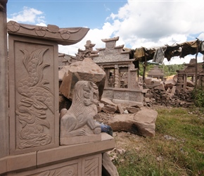 Stone masons creativity on the edge of Nanhua