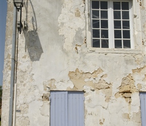 20.08.2012-CTC-Chateau---Jonzac-(37)-Blue-shutter--at-St-Georges-Antignac.jpg