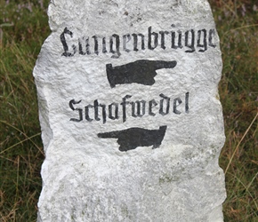 Stone painted road sign to Shafwedel