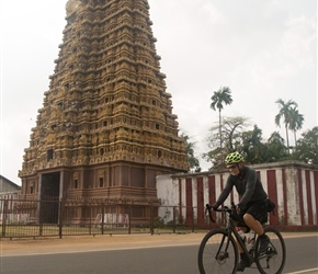 Mike passes Nallur Kandaswamy Kovil, an ancient Hindu temple dedicated to Lord Murugan